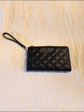 2/30$ NWOT GUESS Quilted Black Wristlet Wallet